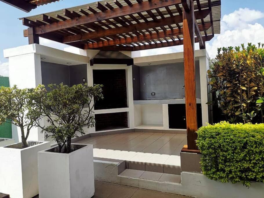 2 Rooms, 1 King Size Bed, 64" Smart Hdtv Guatemala City Екстер'єр фото