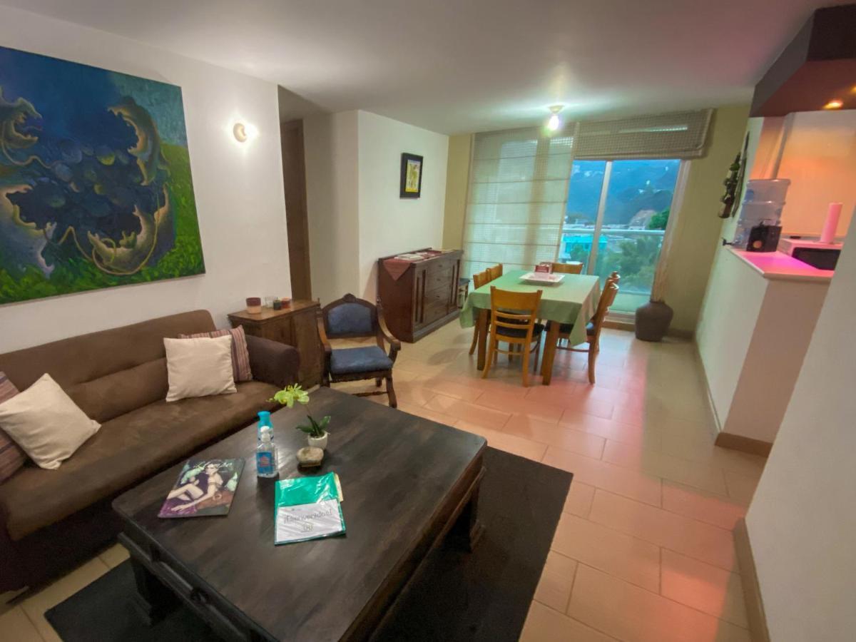 2 Rooms, 1 King Size Bed, 64" Smart Hdtv Guatemala City Екстер'єр фото