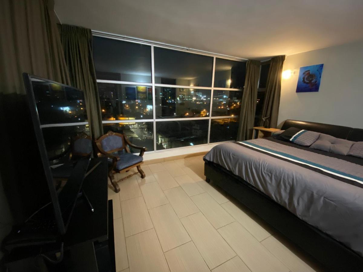 2 Rooms, 1 King Size Bed, 64" Smart Hdtv Guatemala City Екстер'єр фото