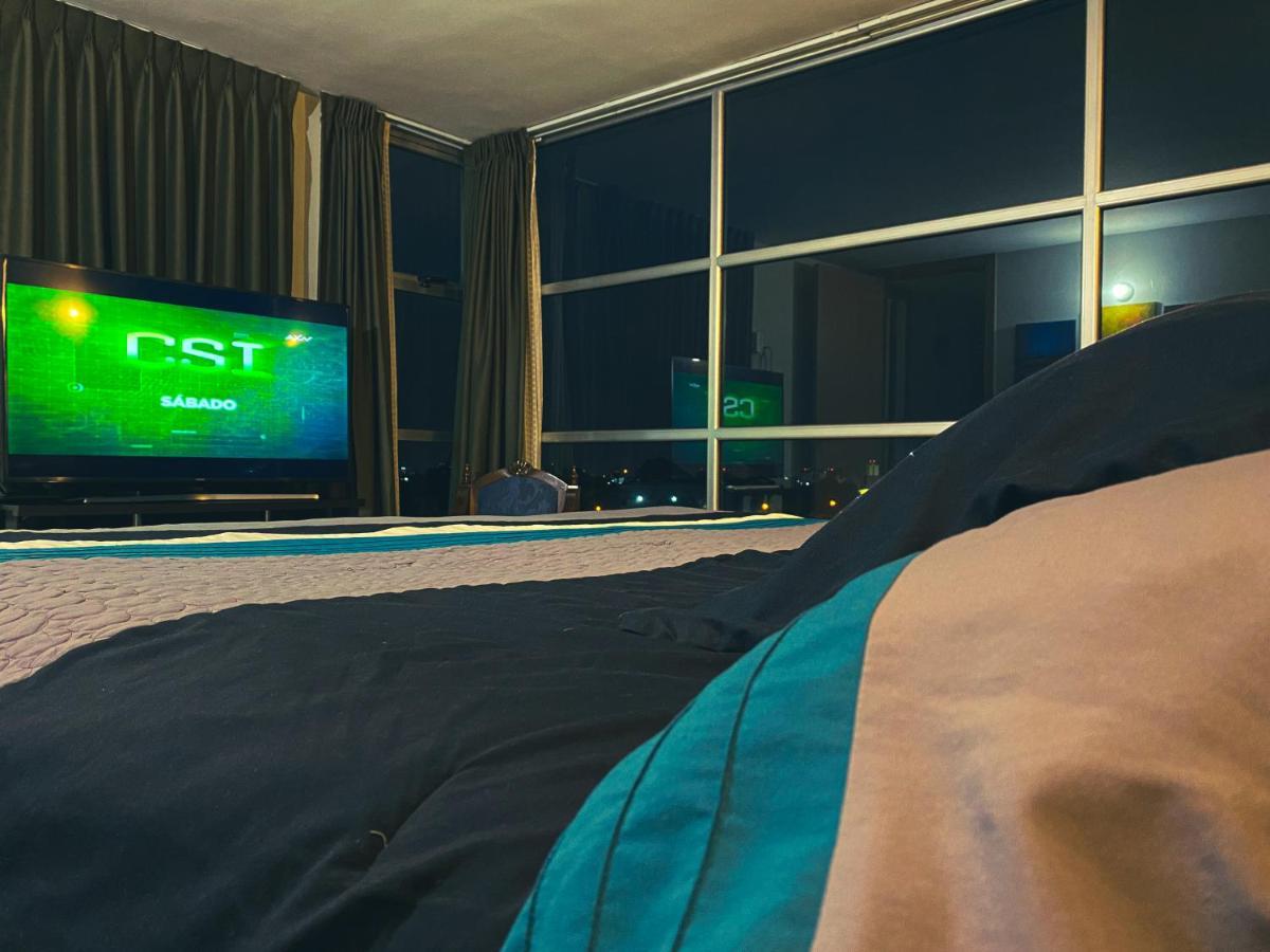 2 Rooms, 1 King Size Bed, 64" Smart Hdtv Guatemala City Екстер'єр фото