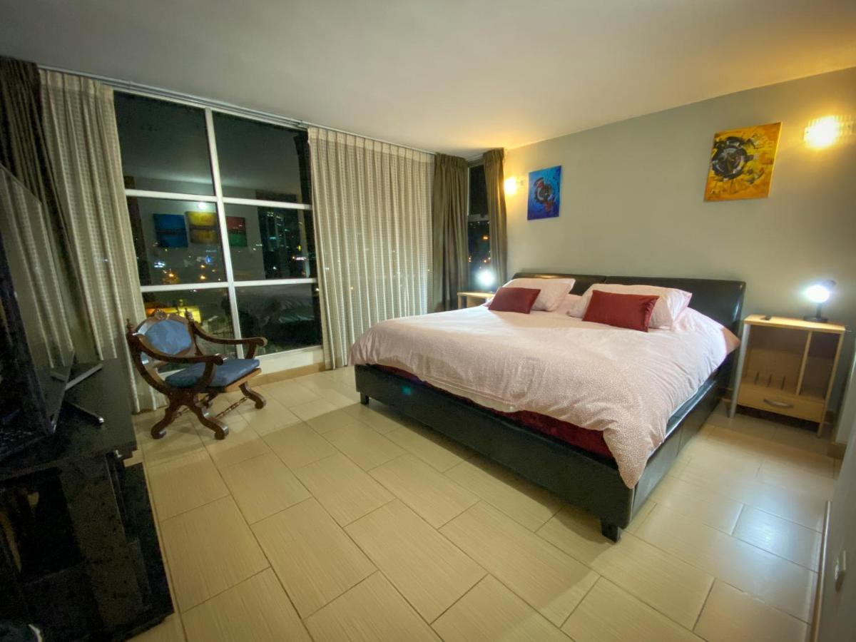 2 Rooms, 1 King Size Bed, 64" Smart Hdtv Guatemala City Екстер'єр фото
